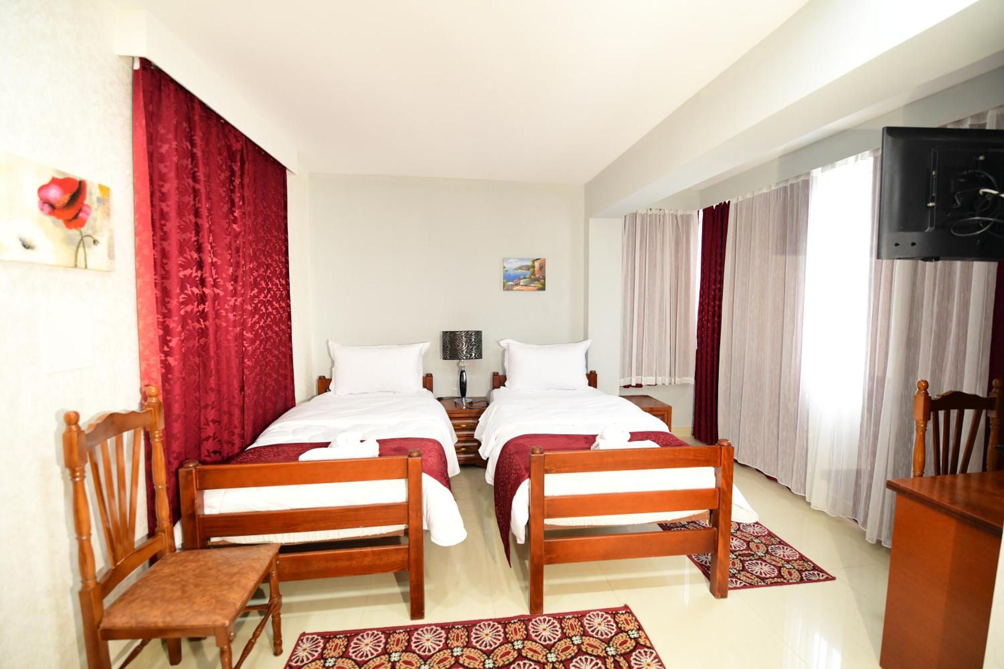 Zobo Hotel Shkodër Dış mekan fotoğraf